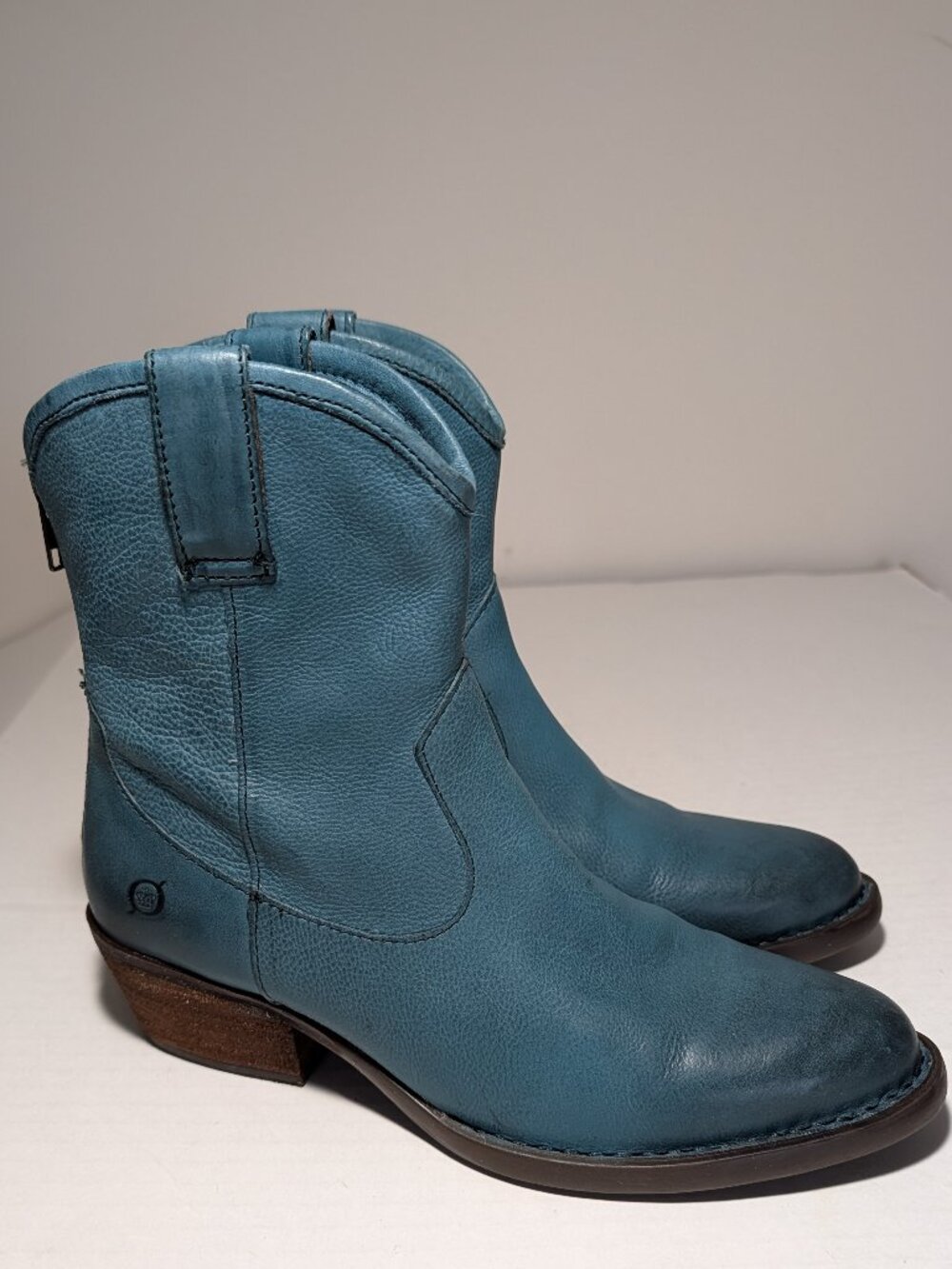 Born Wynd Distressed Leather Western Boots Size 7.5 Turquoise